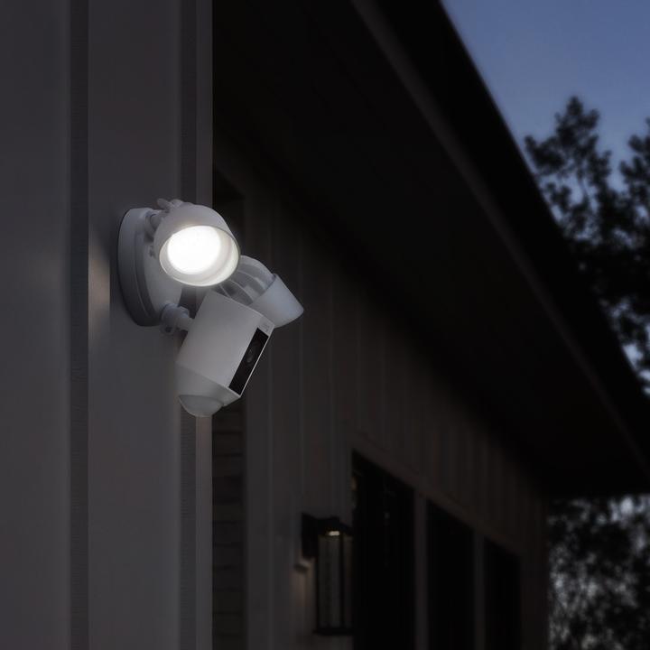 Actual product image Ring Floodlight Cam (1920 x 1080 Pixels)