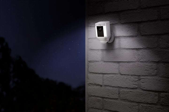Actual product image Ring Spotlight Cam Battery (1920 x 1080 Pixels)