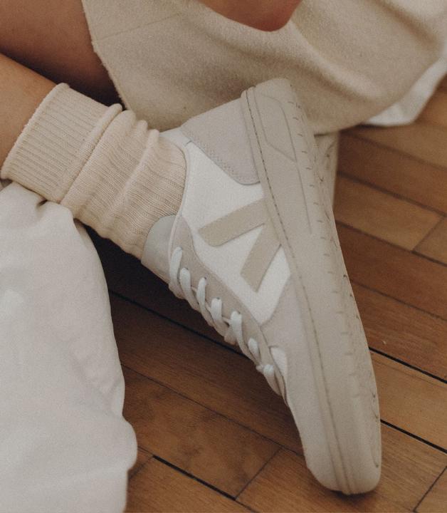 Actual product image Veja V-10 (40)