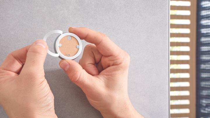 Produktbild tesa EXXCELLENT Handtuchstange inkl. Klebelösung ohne Bohren