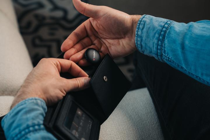 Actual product image Verbatim 1x2 My Finder Coin Bluetooth Item Finder b/w 32134 (iOS)