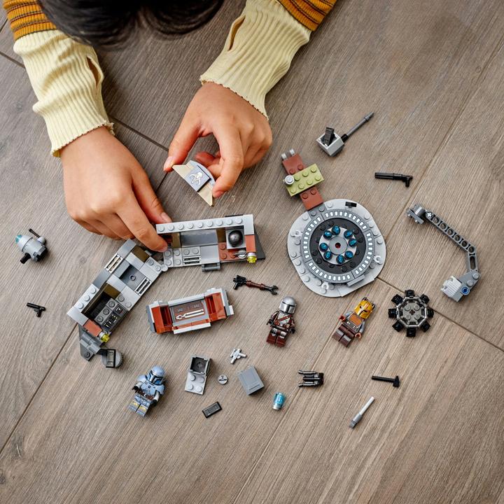 Actual product image LEGO The Mandalorian Weaponsmith's Forge (75319, LEGO Rare Sets)