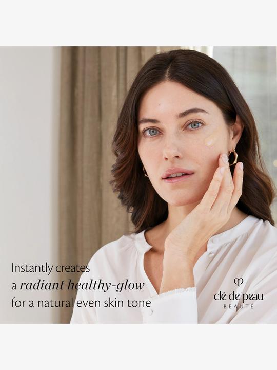 Actual product image Clé De Peau Radiant Fluid Foundation Natural BF00 (BF00 - Very Light Buff)