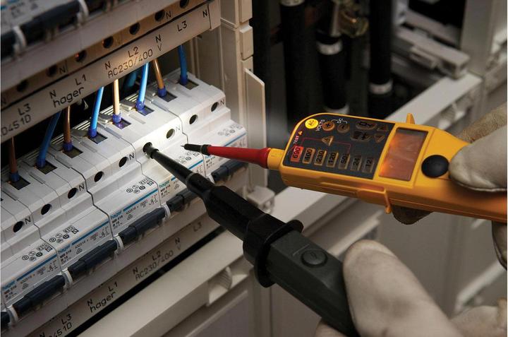 Produktbild Fluke Zweipoliger Spannungsprüfer T130 (CAT III 690V, CAT IV 600V)