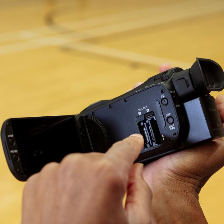 Actual product image Canon Legria HF G70 (21.14 Mpx, 25p, 20 x)