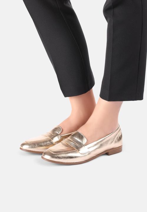Produktbild Inuovo Dieser klassische Slipper von überzeugt durch seine schlichte Eleganz in Penny-Loafer Optik. (39)