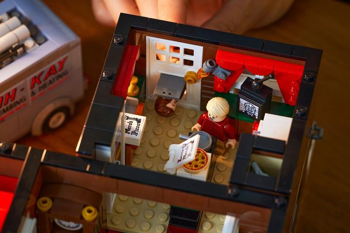 Immagine prodotto LEGO Home Alone (21330, LEGO Ideas, Set LEGO rari)