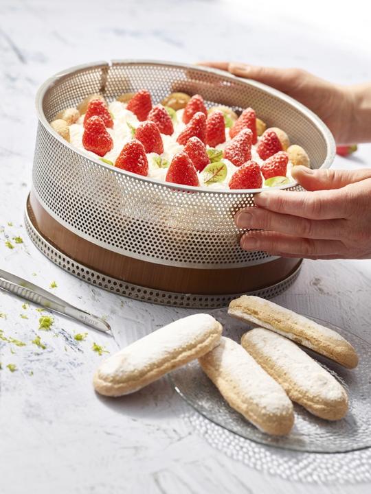 Image du produit de Buyer Moule à Cake En Acier Inox Perforé Abn. Fond 24x6.5 (25.50 cm)