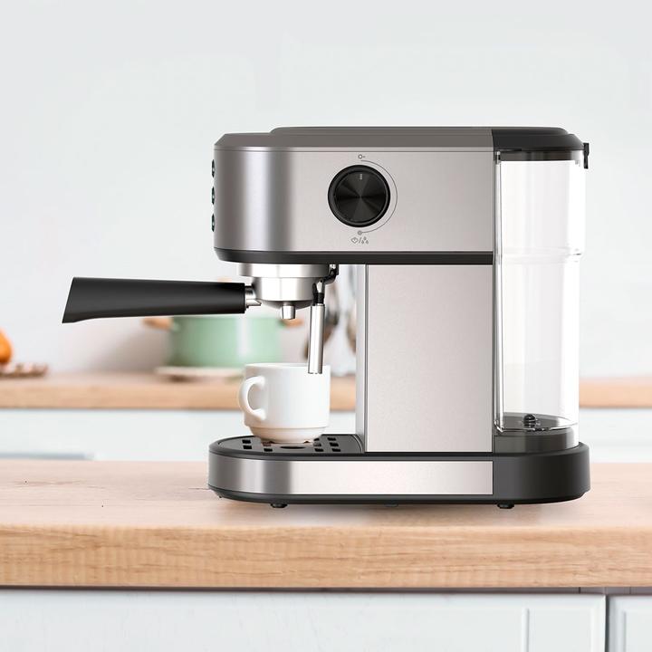 Actual product image Black & Decker Kolbowy ekspres do kawy Black+Decker BXCO1350E (EU plug)