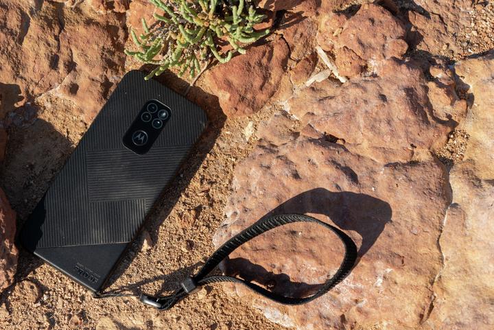 Produktbild Motorola Defy (64 GB, Black, 6.50", Dual SIM, 48 Mpx, 4G)