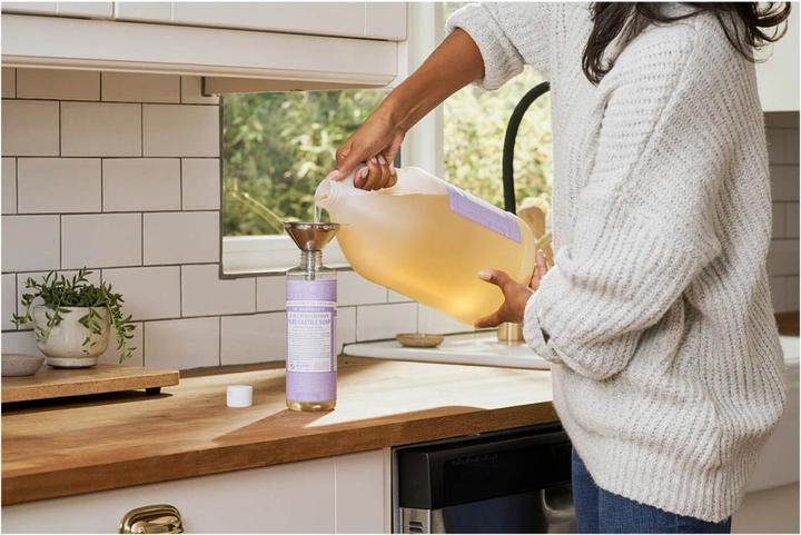 Actual product image Dr. Bronner's 18-IN-1 (Liquid soap, 3800 ml)