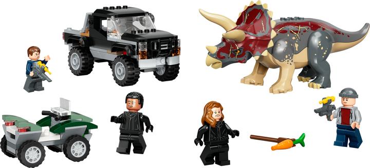 Actual product image LEGO Attack of a triceratops on a pickup truck (76950, LEGO Jurassic World)