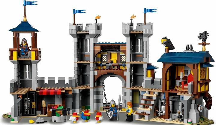 Actual product image LEGO Medieval castle (31120, LEGO Creator 3-in-1, LEGO Rare Sets)