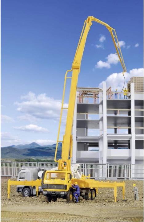 Actual product image Kibri 10200 H0 swing concrete pump