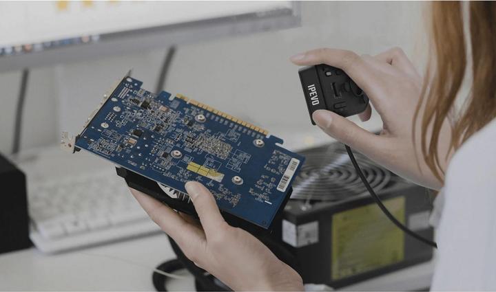 Productafbeelding Ipevo DOK DO-CAM UHD 4K 8MP met klem en bevestiging zwart (4K)