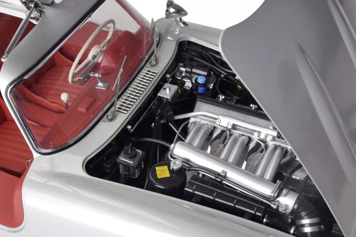 Produktbild 1:8 IXO Mercedes 300 SL Silber