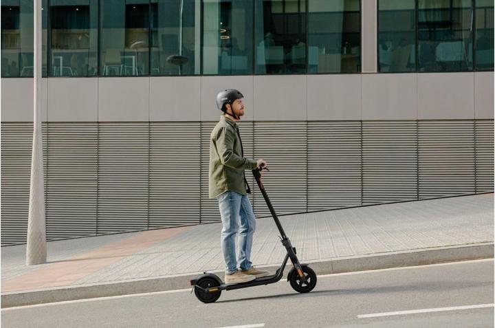 Produktbild Segway-Ninebot F2 Pro D (20 km/h, 55 km, 450 W)