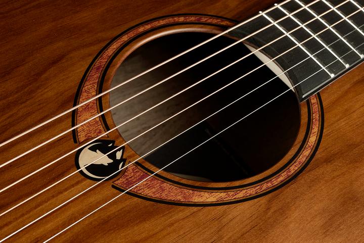 Immagine prodotto Lâg Guitars Sauvage Te (Chitarra classica, Legno nero di Brankowood, Eucalipto affumicato finitura grezza, Khaya, Grafite, Brankowood marrone (pinus radiata), Brankowood pallido)