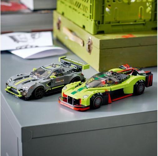 Productafbeelding LEGO Aston Martin Valkyrie AMR Pro & Aston Martin Vantage GT3 (76910, LEGO Snelheidskampioenen)