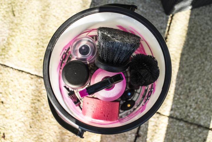 Produktbild Muc-Off Bucket Kit (1950 ml, Pflegeset)