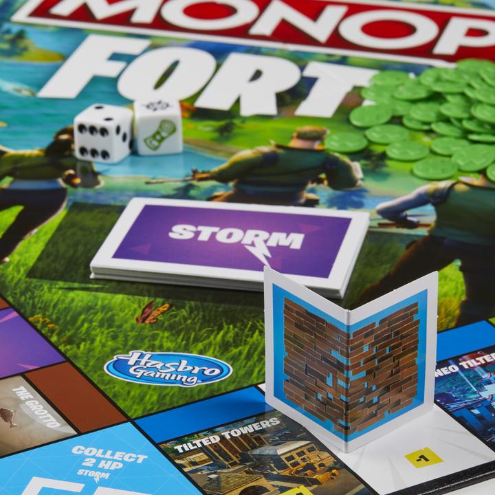 Produktbild Monopoly Fortnite Sammlerausgabe (Deutsch, Italienisch, Englisch, Spanisch, Polnisch, Finnisch, Niederländisch, Arabisch, Türkisch, Portugiesisch, Ungarisch, Dänisch, Rumänisch, Slowenisch, Tschechisch, Schwedisch, Norwegisch, Bulgarisch, Kroatisch, Lettisch, Slowakisch)