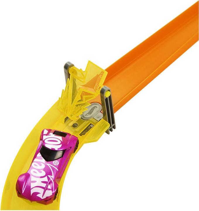 Actual product image Hot Wheels Track Builder Lightning Boost Pack