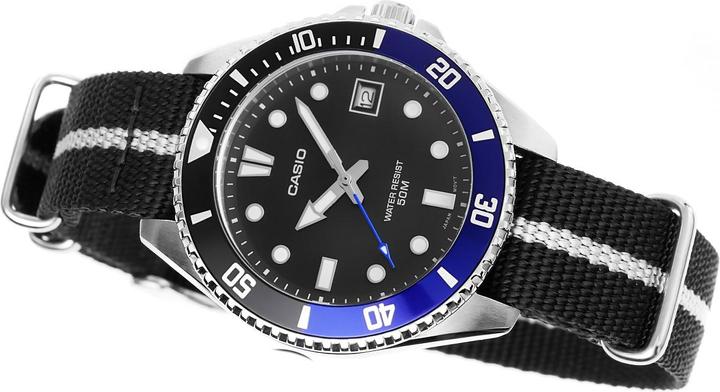 Actual product image Casio Collection - MDV-10C-1A2VEF (Analogue wristwatch, 38 mm)