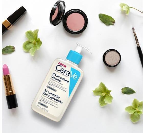 Produktbild CeraVe SA Glättende Reinigung: mildes Reinigungsgel für Gesicht und Körper bei trockener Haut (Gel, 236 ml)