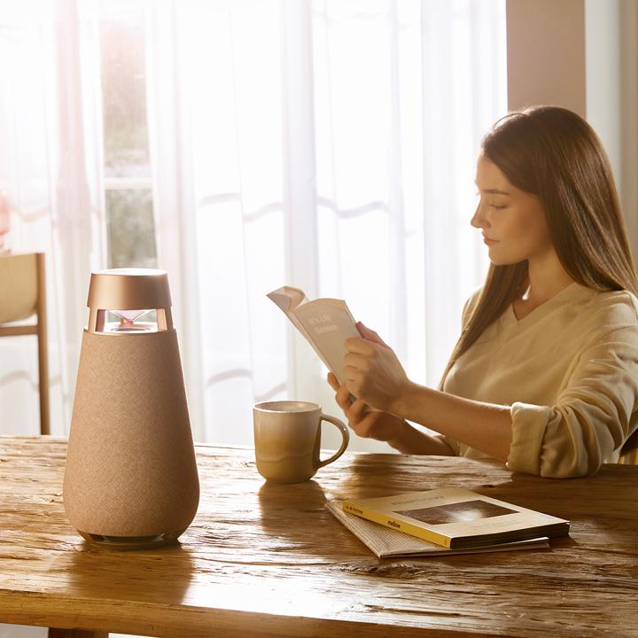 Image du produit LG XBOOM 360 XO3, Enceinte omnidirectionnelle 50W, éclairage, IP54, Bluetooth 5.1, Beige (24 h)