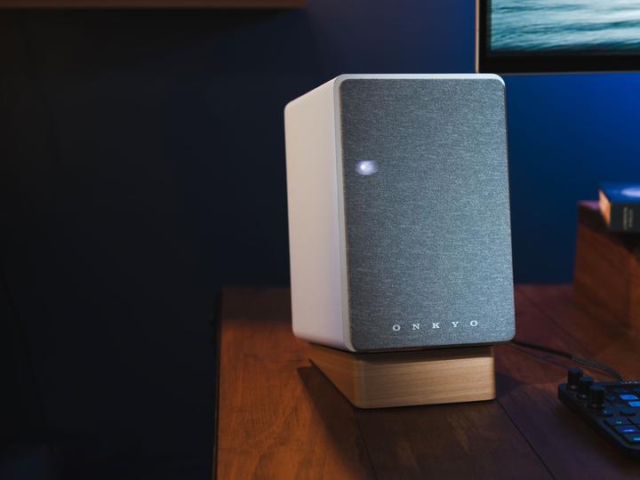 Image du produit Onkyo blanc, haut-parleur actif de bureau (Actif, Couples)