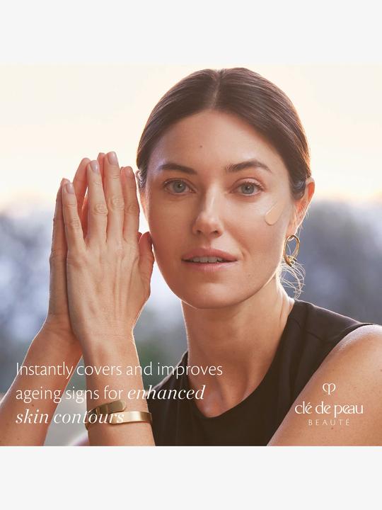 Actual product image Clé De Peau Radiant Cream Foundation I10 (I10 - Very Light Ivory)