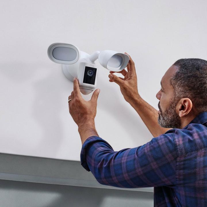 Image du produit Ring Floodlight Cam Wired Pro (1920 x 1080 Pixels)