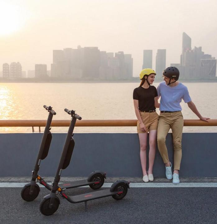 Produktbild Segway-Ninebot KickScooter E45E (25 km/h, 45 km, 300 W)
