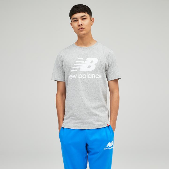Produktbild New Balance Essentials Stacked Logo T (S)