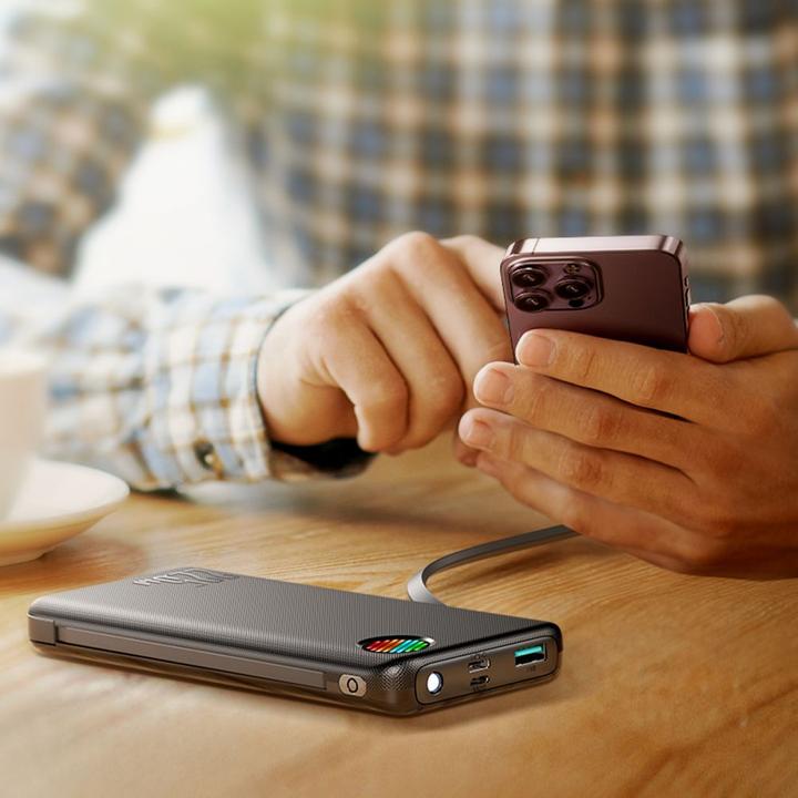 Actual product image Joyroom JR-L014 22.5W 10000mAh power bank with built-in USB-C / Lightning cables + USB-A - USB-C cab (10000 mAh, 12 W, 37 Wh)