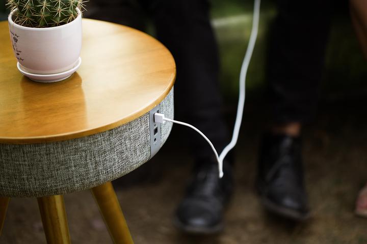 Produktbild Salora Airtable (AW) - Bluetooth Speaker - 360 Sound - Accu - 2 USB charge ) (Batteriebetrieb)