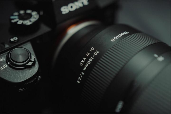 Actual product image Tamron AF 70-180mm f/2.8 Di III VXD - (EU) (Sony E, full size)