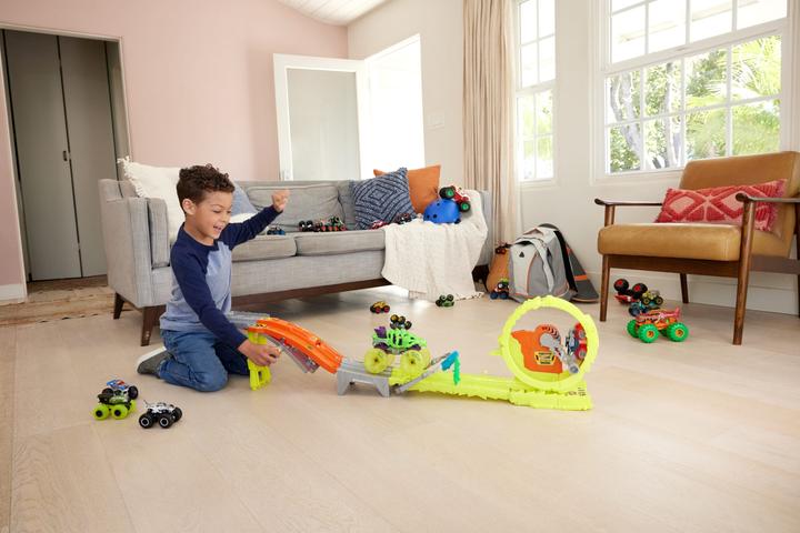 Actual product image Hot Wheels Monster Trucks Power Verfolgungsjagd