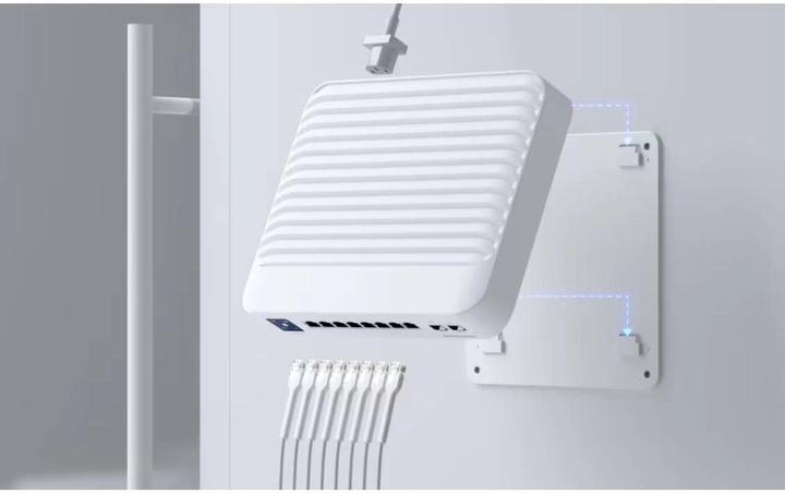 Actual product image Ubiquiti UniFi USW-PRO-8-POE (10 Ports)