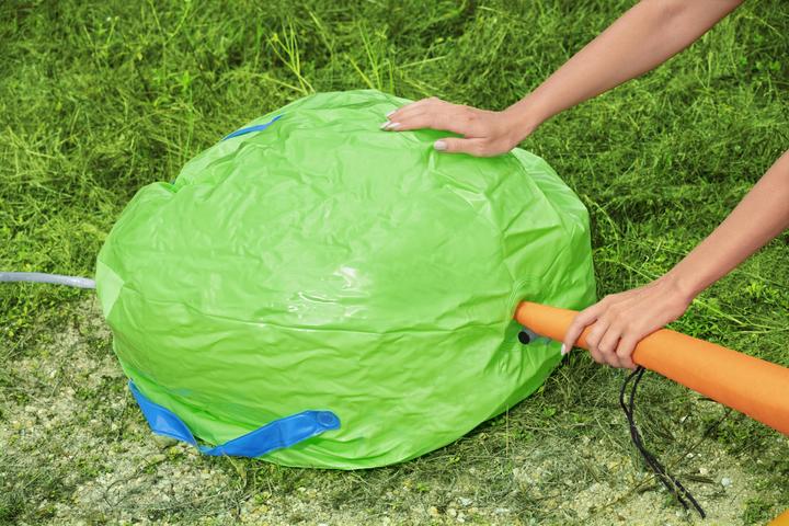 Produktbild Bestway aufblasbares Spielcenter Dodge & Drench Water Park, 4,5 x 4,5 x 2,68 m, 53383