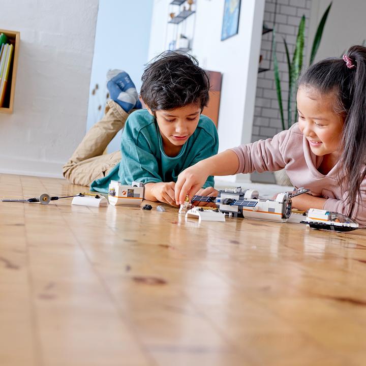 Actual product image LEGO Moon Space Station (60227, LEGO City)