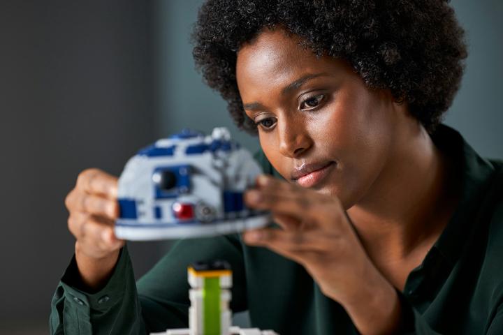 Actual product image LEGO Star Wars R2-D2 (75308) (75308, LEGO Rare Sets, LEGO Star Wars)