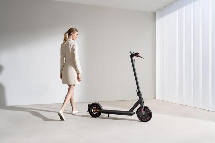 Immagine prodotto Xiaomi 4 Pro (20 km/h, 45 km, 350 W)