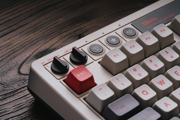 Actual product image 8bitdo Mechanical keyboard N Edition (Italian keyboard layout) (IT, Wireless, Cable)