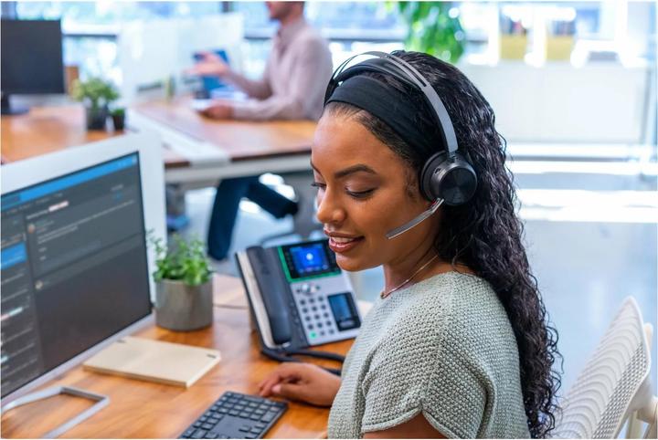 Produktbild Poly Voyager Focus 2 UC (Kabellos, Kabelgebunden, USB-A)