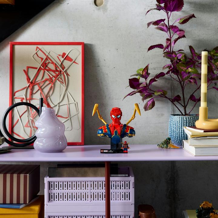 Actual product image LEGO Iron Spider-Man bust (76326, LEGO Marvel)