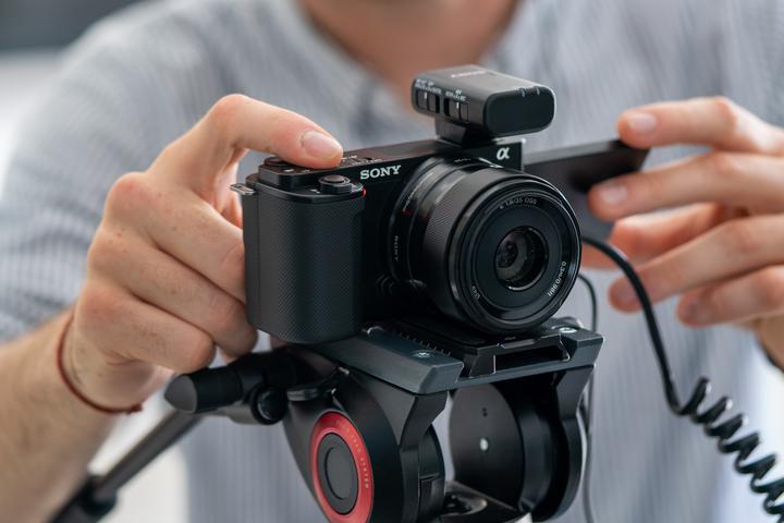 Immagine prodotto Sony Alpha ZV-E10L (16 - 50 mm, 24 Mpx, APS-C / DX)