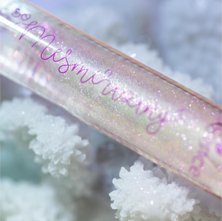 Produktbild essence Lip Gloss Shimmer Oil Mer-made To Glow! (Mer-made To Glow!)
