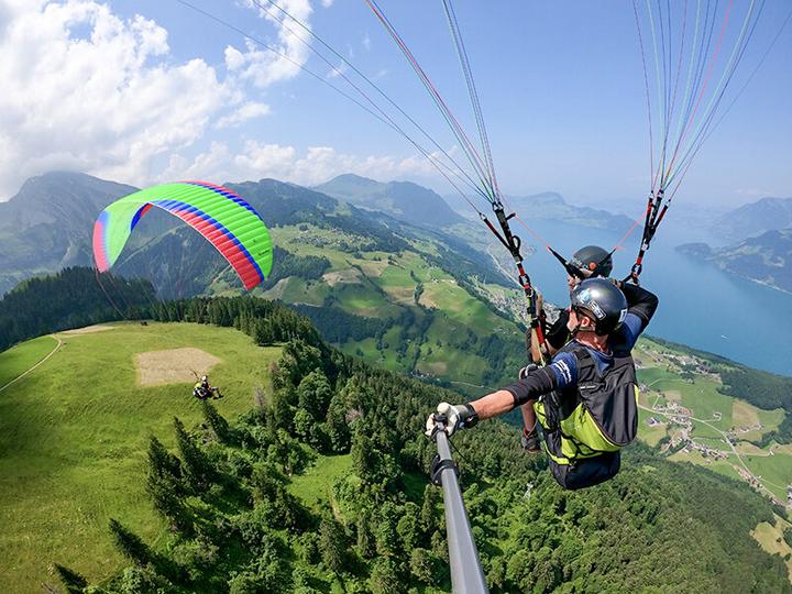 Produktbild Smartbox 20-minütiger Gleitschirmflug am Vierwaldstättersee für 1 Person (1 Pers.)