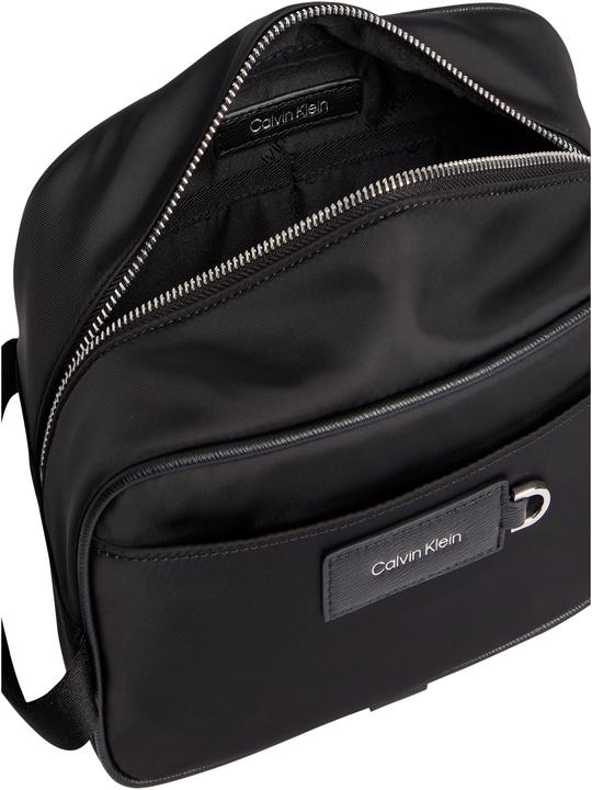 Actual product image Calvin Klein Ck Elevated Washbag